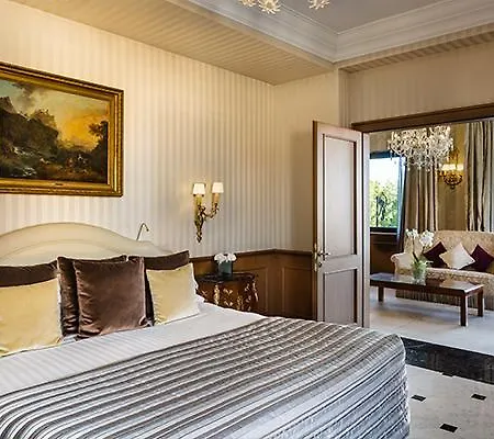 昂热中央车站美居酒店 4*