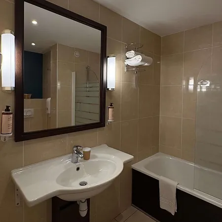 昂热中央车站美居酒店 4* 昂热