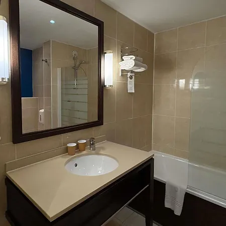 מלון Mercure Centre Gare 4*