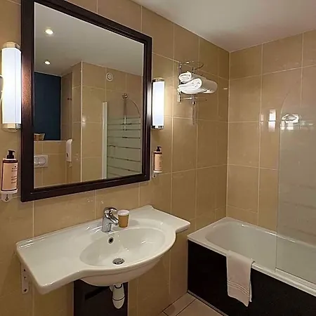 Mercure Centre Gare Hotel 4*