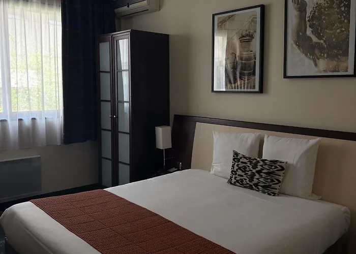 Mercure Centre Gare Otel 4*