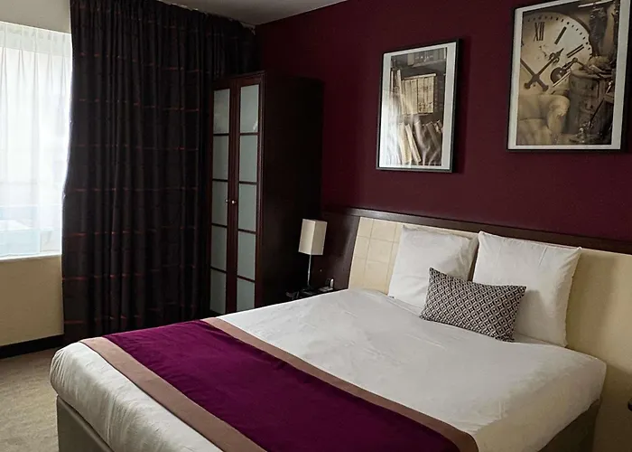 Mercure Centre Gare Otel 4*