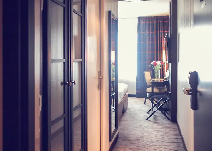 Mercure Centre Gare Готель Анже